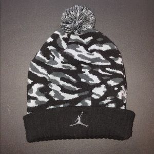 Nike Air Jordan Pom Beanie Camo Grey / Black